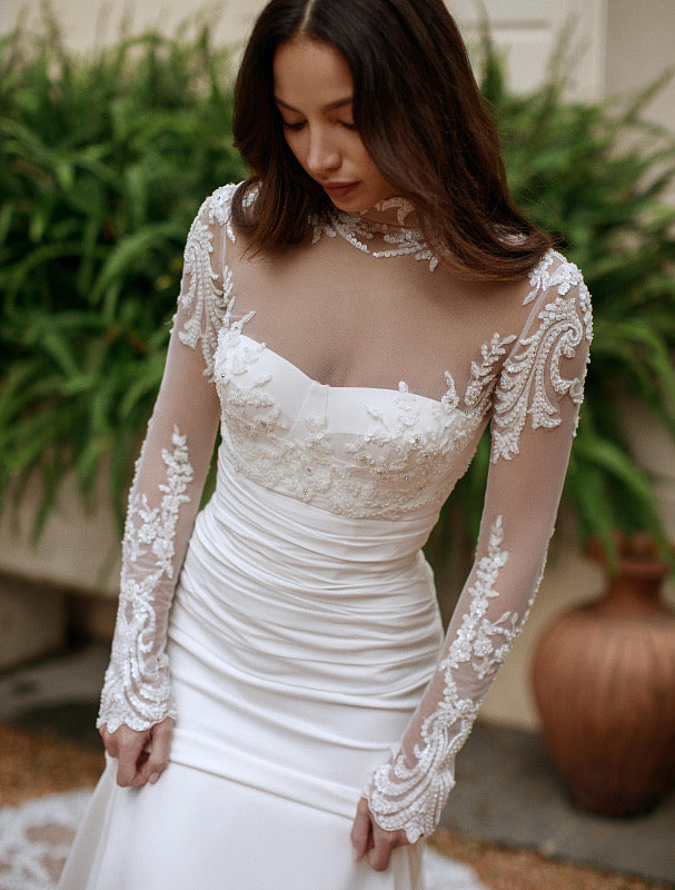 green emerald velvet dress Elegant White Long Sleeves Prom Dress Slit Long with Lace Appliques main image 0