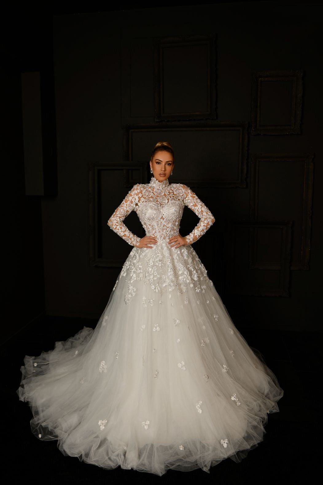 Long Sleeve White Dignified Wedding Dress