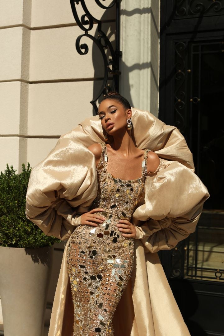 Vestido de noche elegante dorado con mangas largas abullonadas de Ana