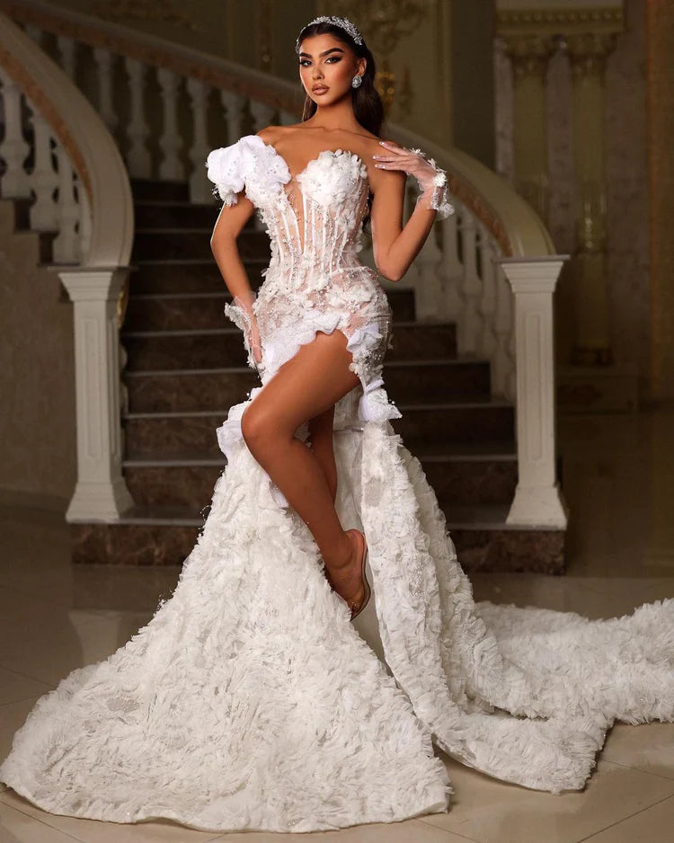 Vestido de novia Thalia con escote en V, hombros descubiertos y manga larga