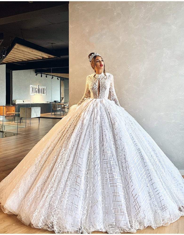 White Ball Gown With Fur M / White White Ball Gown With Fur M / White