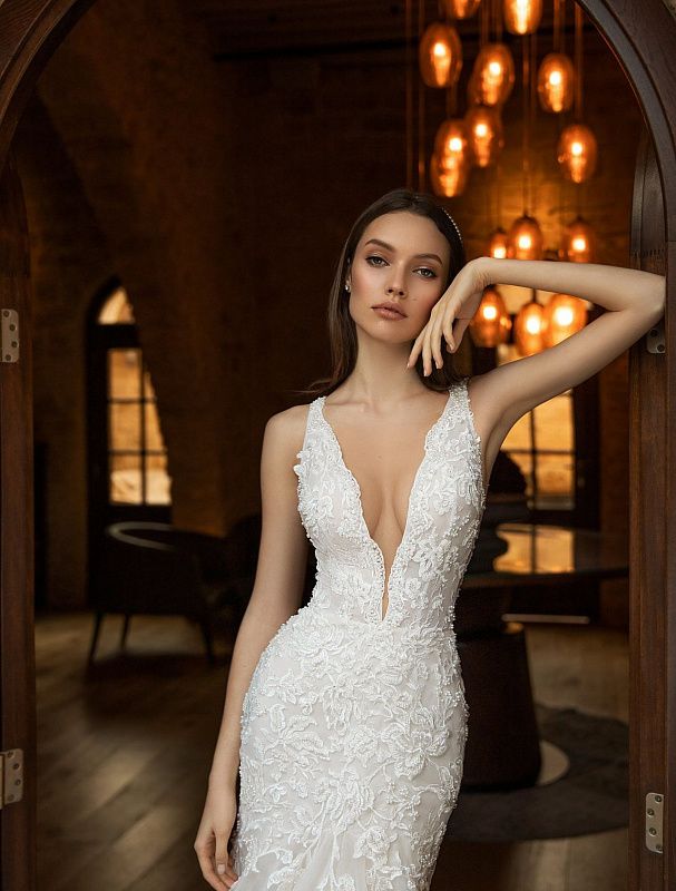 Tessa Elegant V-Neck White Wedding Dress