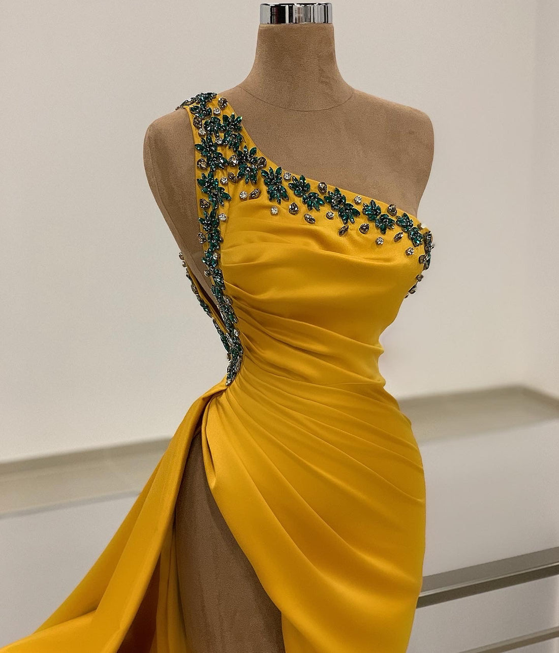 Riveting One-Shoulder Evening Dress | Evening Dress XS / Yellow Riveting One-Shoulder Evening Dress | Evening Dress XS / Yellow