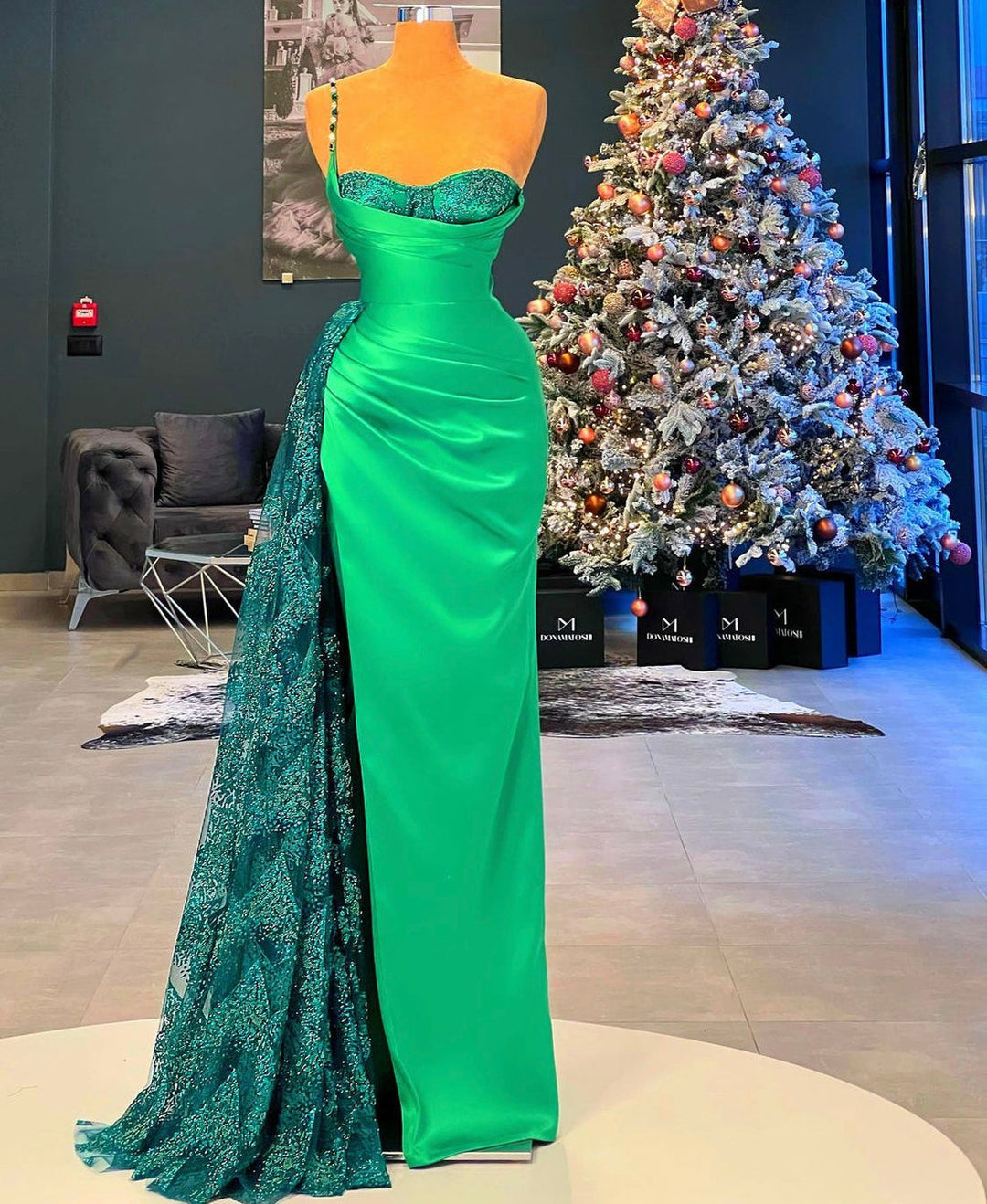 Juliet Beautiful Green Evening Dress XL / Green Juliet Beautiful Green Evening Dress XL / Green