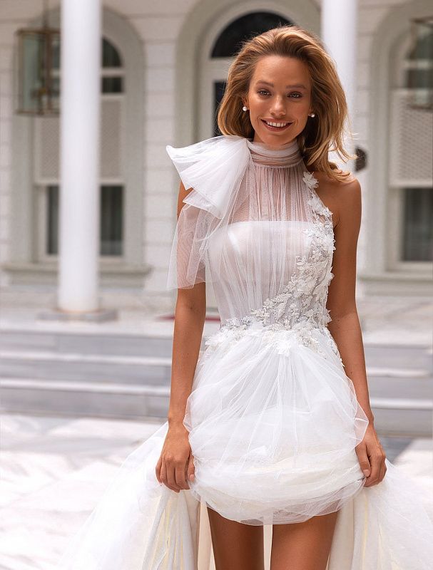 Exquisite White Wedding Dress