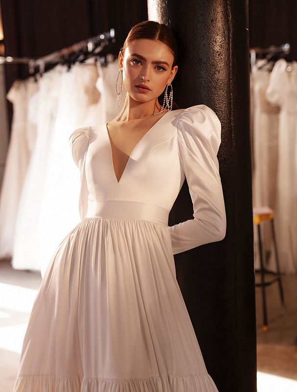Fascinating Frilled White Wedding Dress