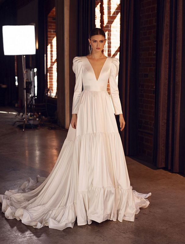 Fascinating Frilled White Wedding Dress