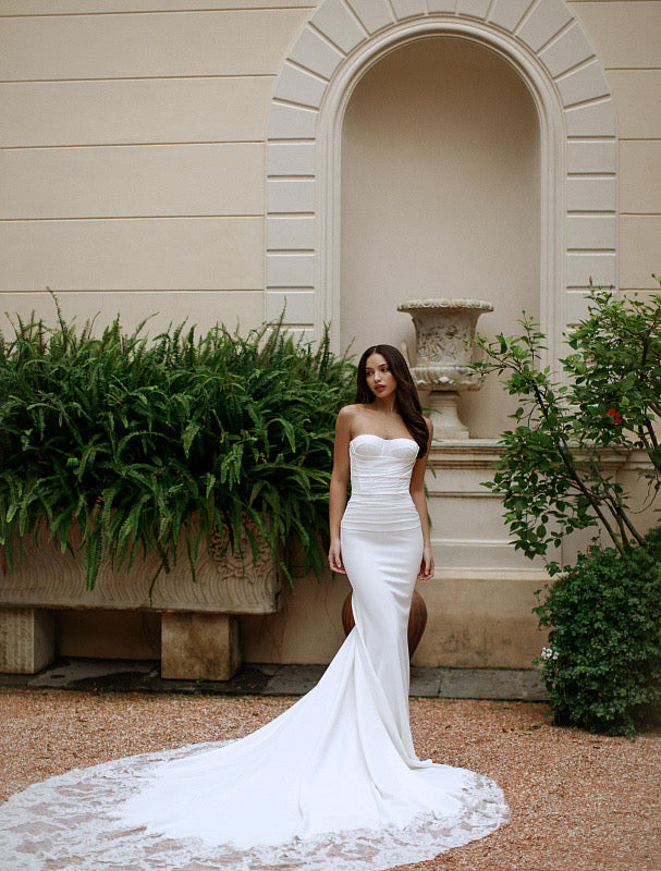 Trendy Detachable Sleeves White Wedding Dress