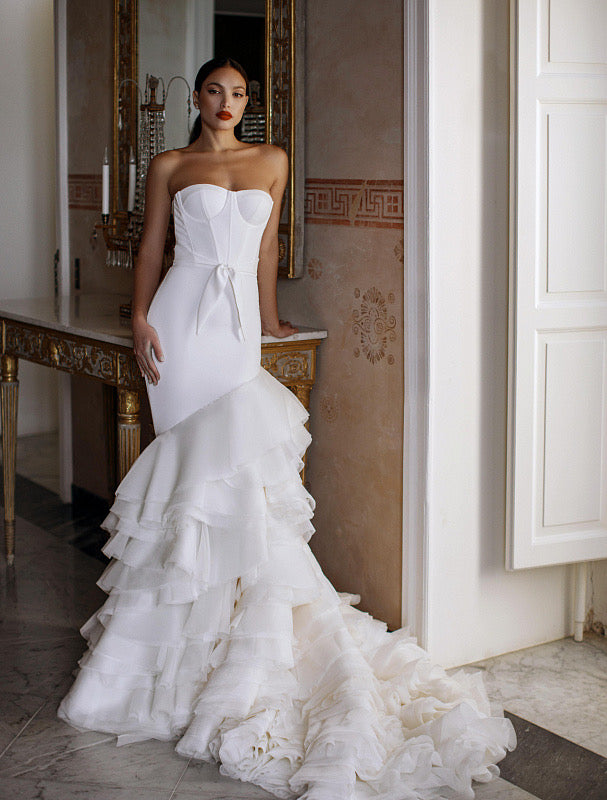 Smart A-Line Silhouette White Wedding Dress| Wedding Gowns L / White / Satin Smart A-Line Silhouette White Wedding Dress| Wedding Gowns L / White / Satin