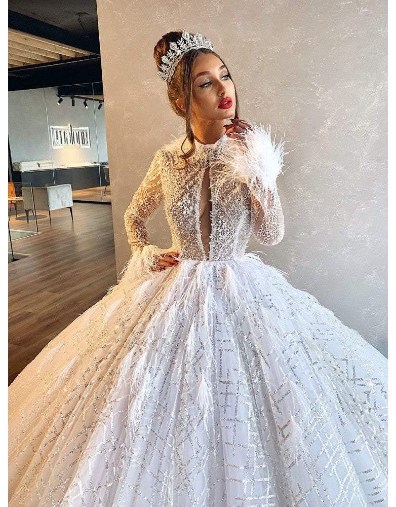 White Ball Gown With Fur M / White